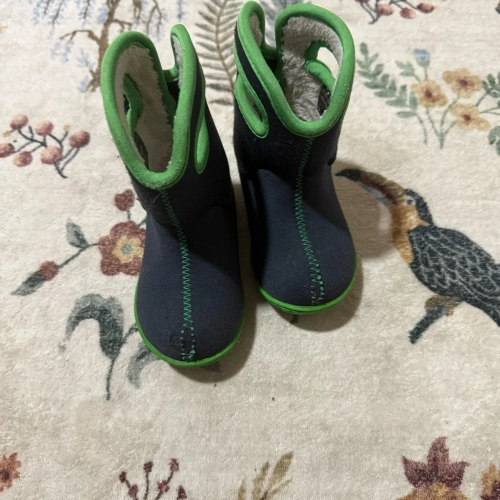 Bogs Unisex Kids Snow Boots Navy size 5